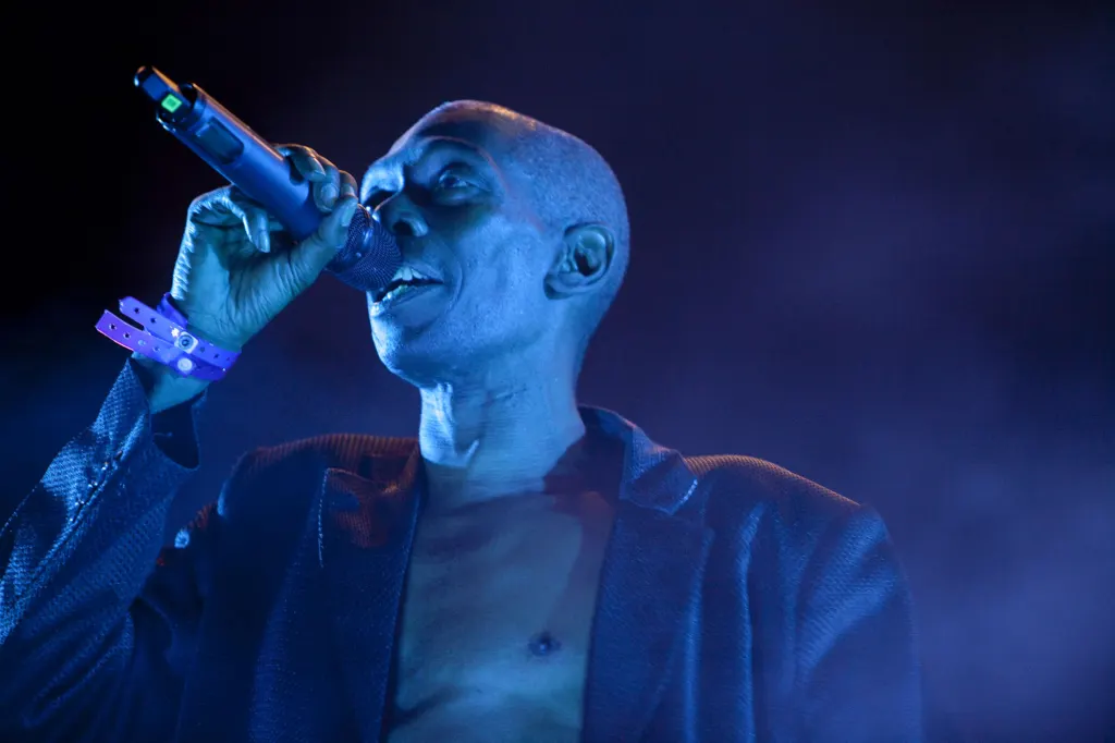 Faithless performing at Global Gathering 2010
